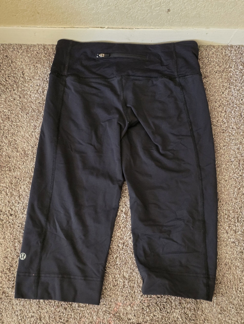 Lululemon Black Cropped Leggings with Back Zip Pocket Size 4